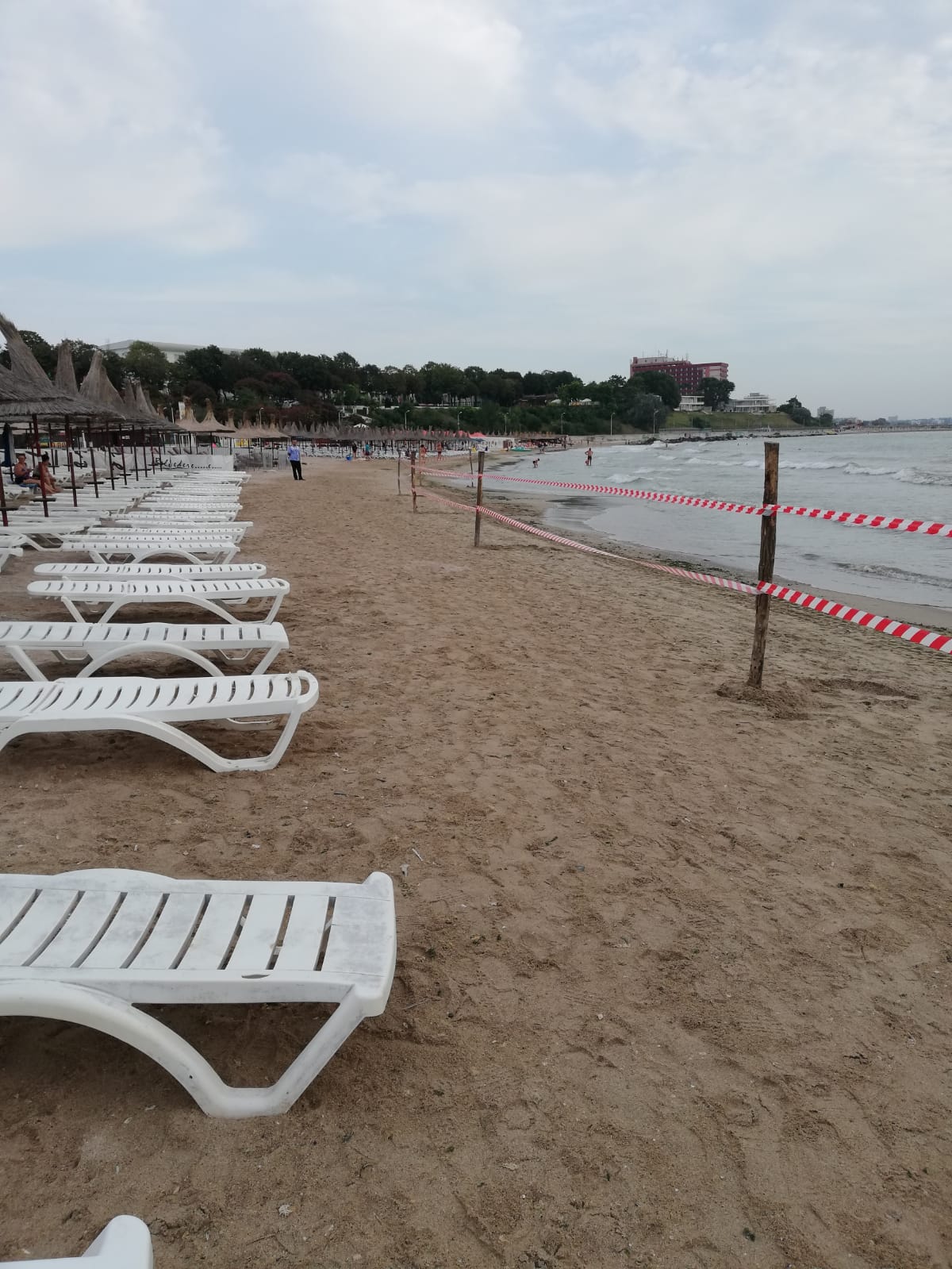 Plaja poluată de la Mangalia a fost redeschisă. DSP dă asigurări că apa mării este optimă pentru scăldat