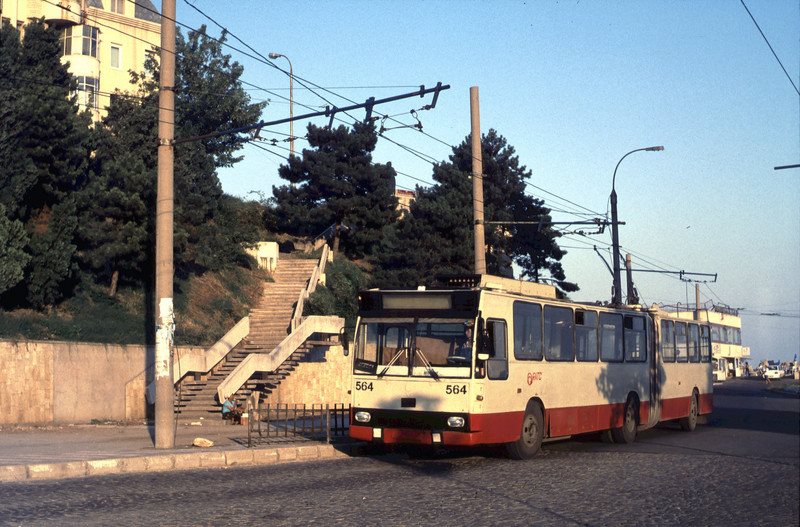 Vă mai amintiți? Linia 44. De la troleibuz la autobuz