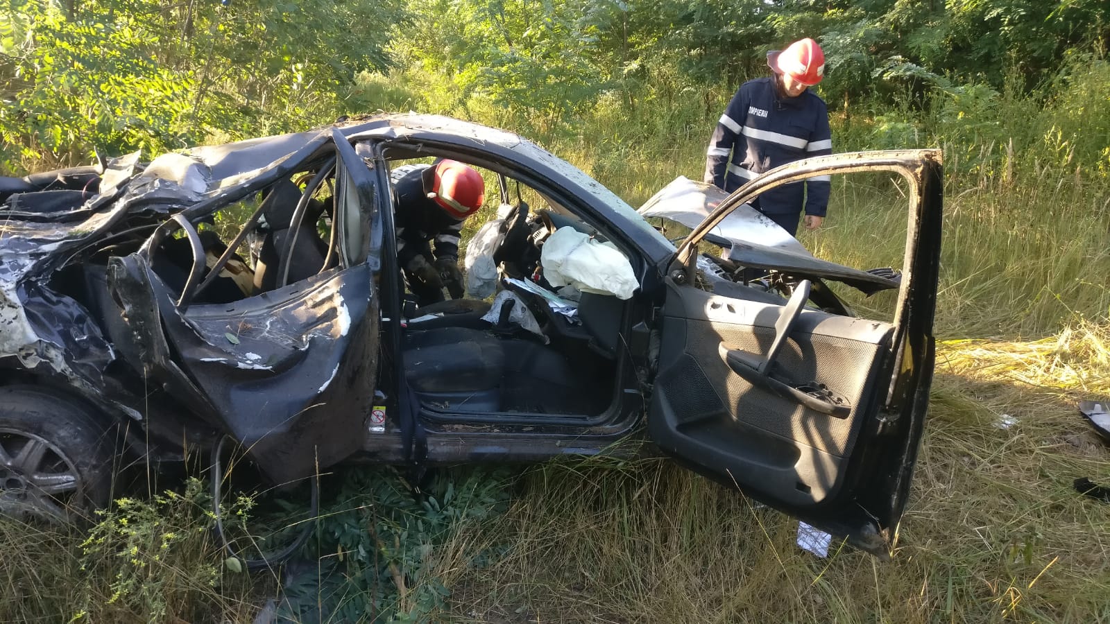 TULCEA/FOTO: Accident rutier grav cu persoane încarcerate