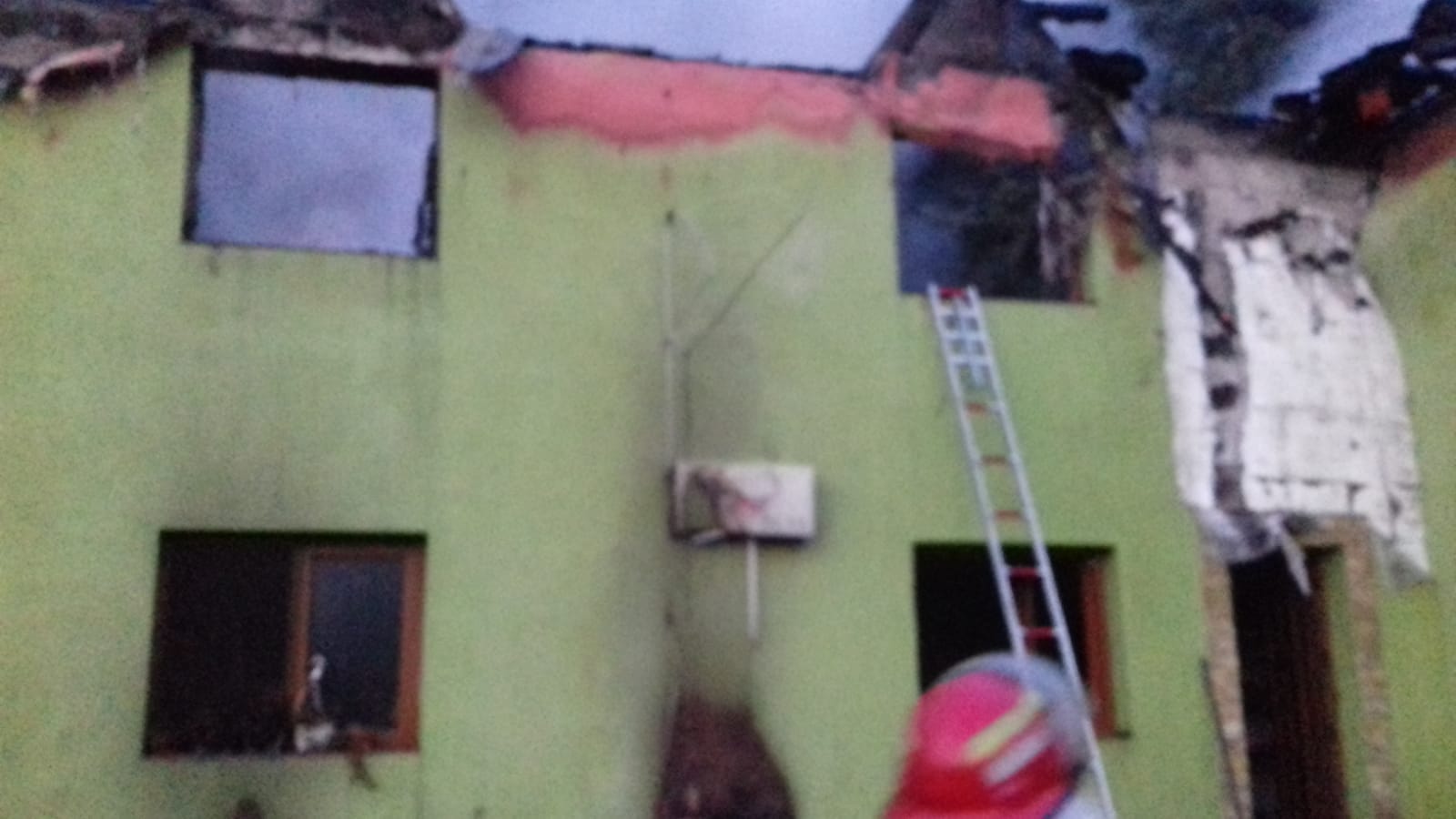 TULCEA/FOTO: Casă distrusă de un incendiu