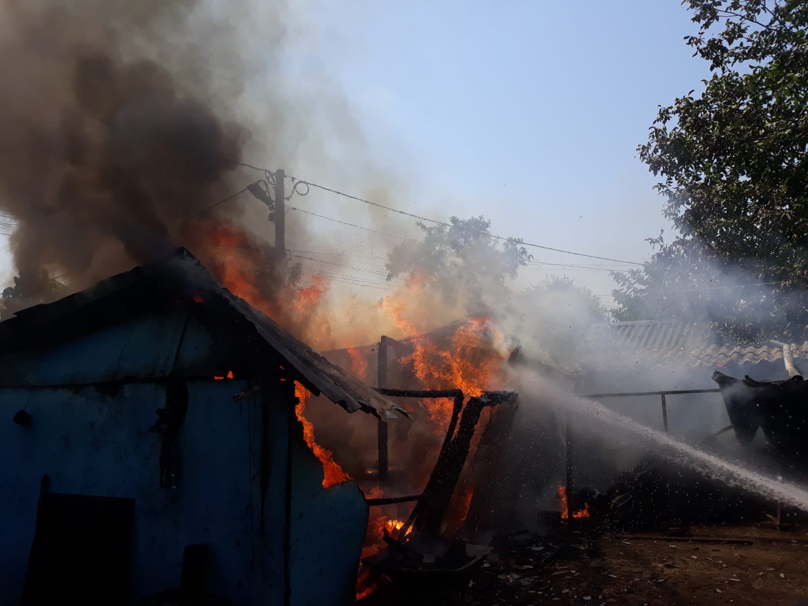 TULCEA: Două butelii GPL au luat foc într-o gospodărie din Jijila (galerie foto)