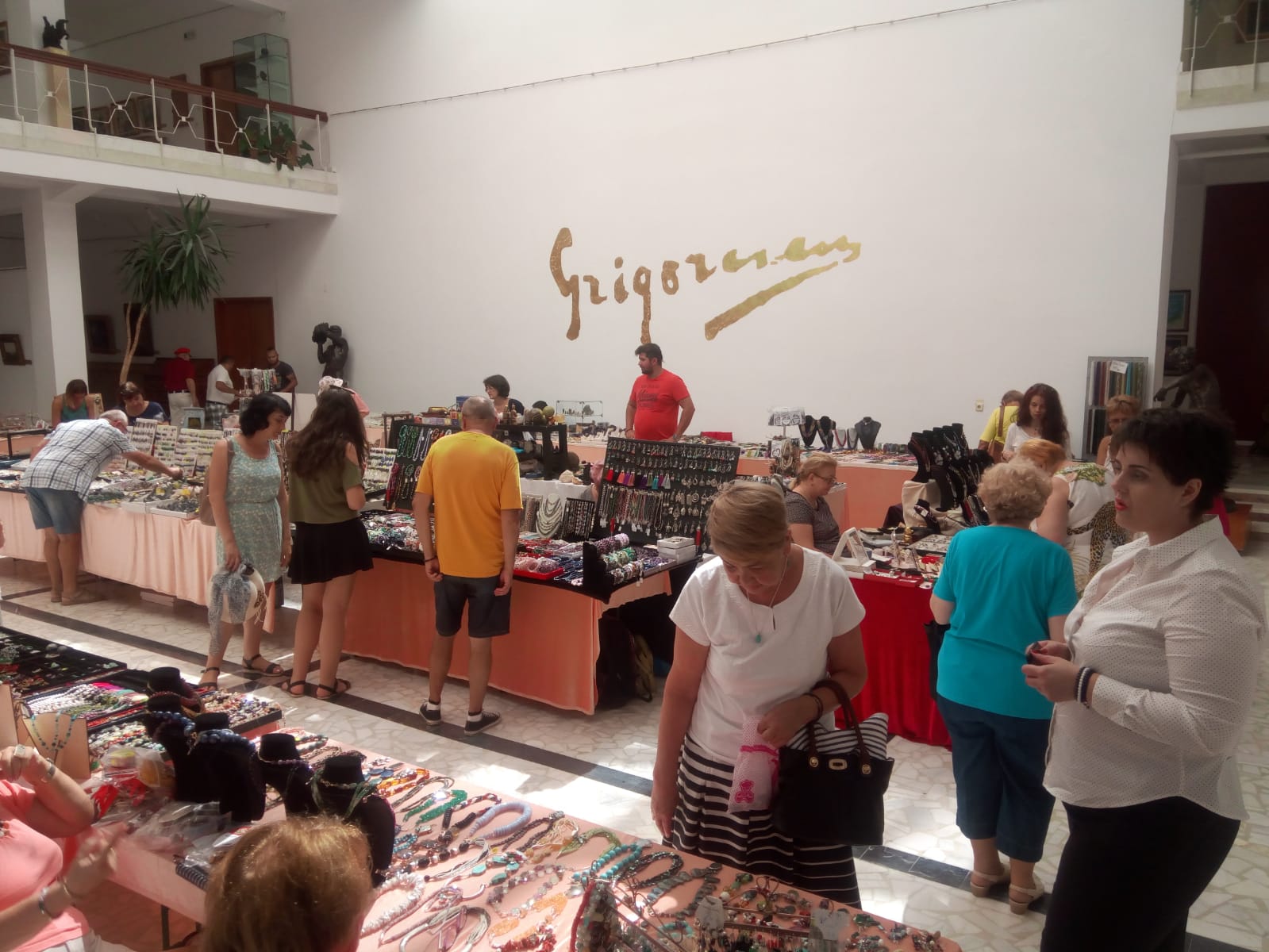 FOTO: Muzeul de Artă din Constanța, luat cu asalt de vizitatori la Târgul Mineral Expo