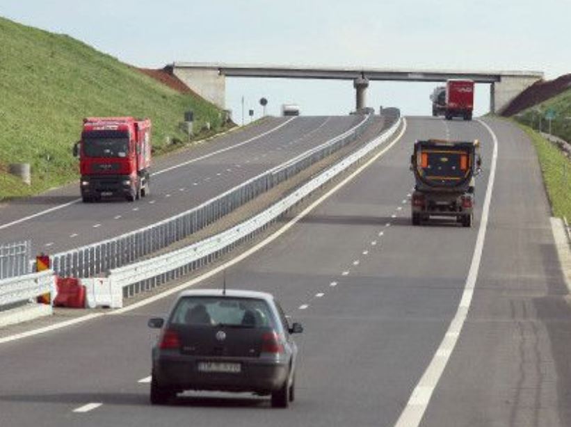 ATENȚIE, șoferi! Restricții de circulație pe mai multe sectoare de drum