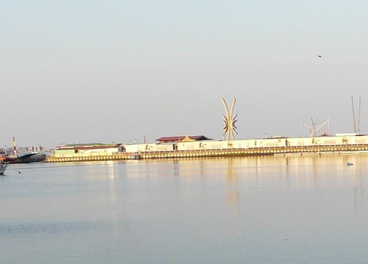COSTINEȘTI: Explozie la un vaporaș de plimbări pe mare
