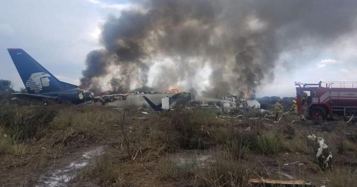 Un avion cu 100 de persoane la bord s-a prăbuşit în Mexic