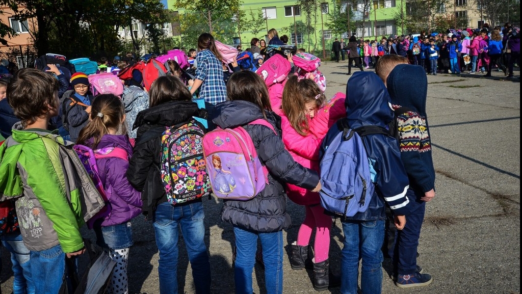 Preșcolarii și elevii din clasele primare intră astăzi în vacanță