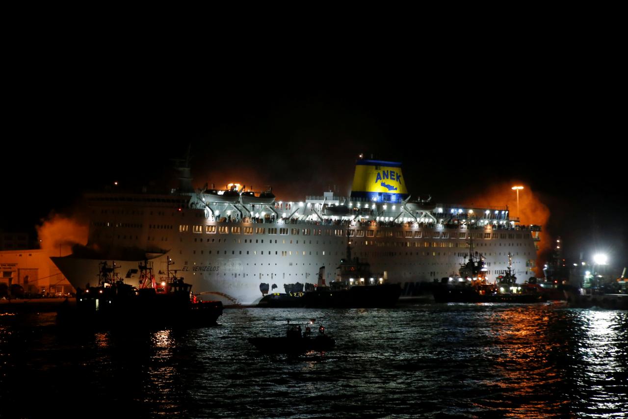 GRECIA: Un feribot a revenit în port după un incendiu la bord