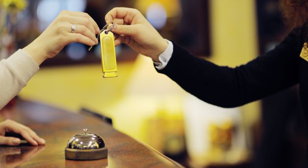 Guvernul vrea să dea OUG pentru reducerea TVA la serviciile hoteliere de la 9 la 5%