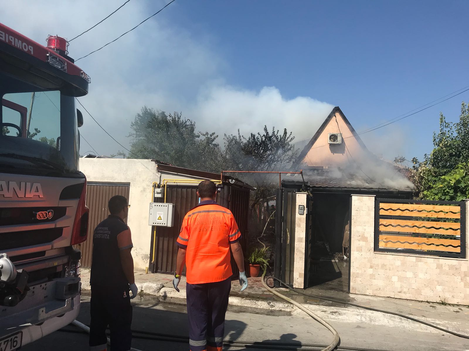 NĂVODARI: Arde o casă pe strada Stadionului