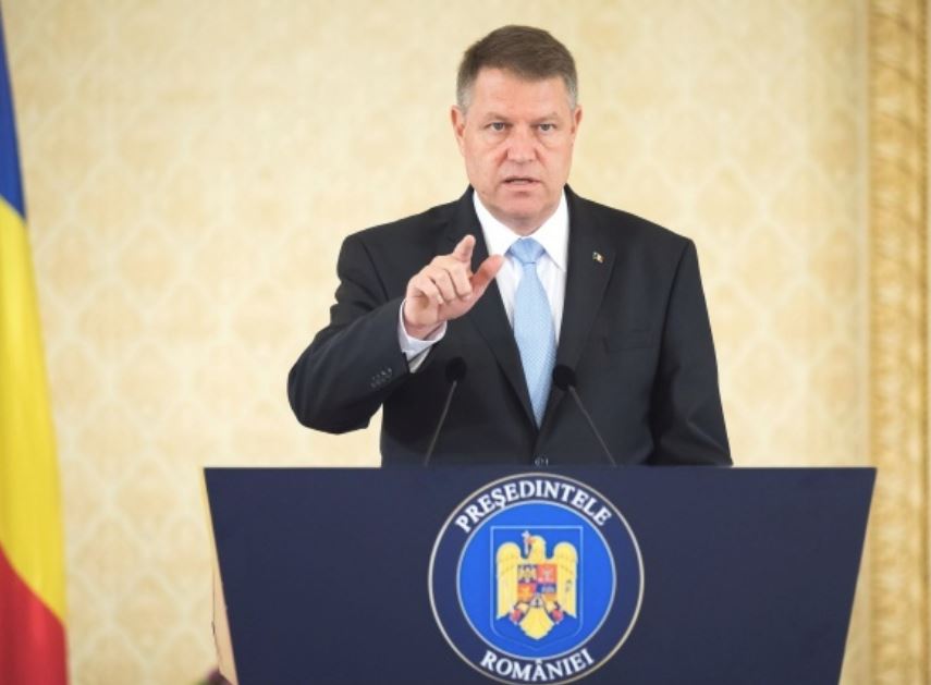 Iohannis cere Guvernului să-i despăgubească rapid pe oamenii afectaţi de pesta porcină