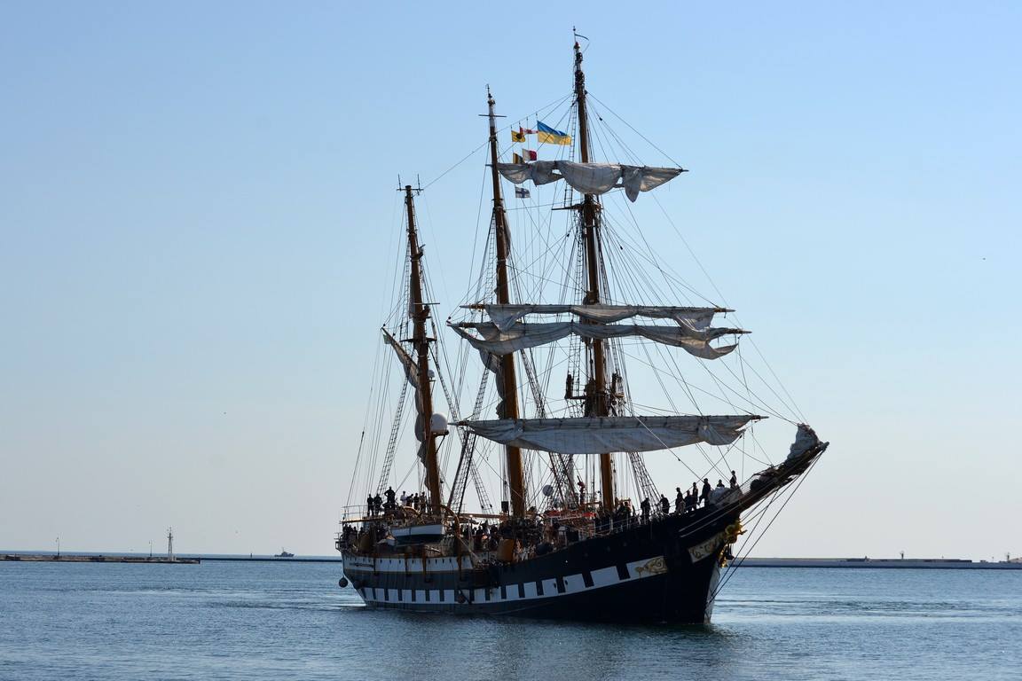 CONSTANȚA: Nava-şcoală a Marinei Militare din Italia sosește în Portul Militar