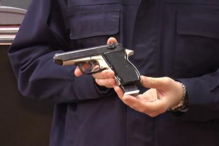 A fost găsit pistolul sustras de la femeia jandarm agresată la protestul din 10 august din Piața Victoriei