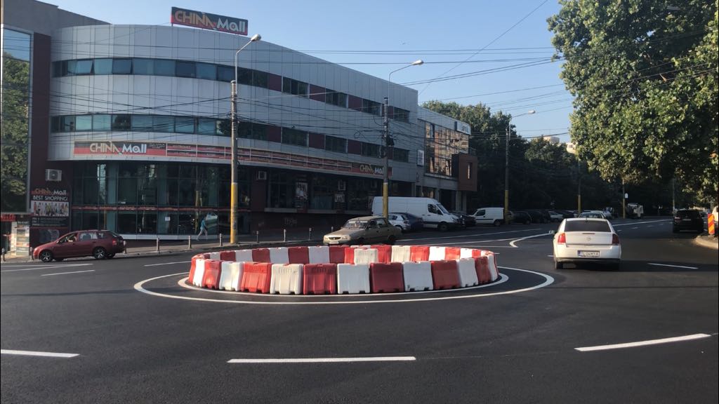 Constanța: Un nou sens giratoriu a fost amenajat la intersecția străzilor Adamclisi și Suceava