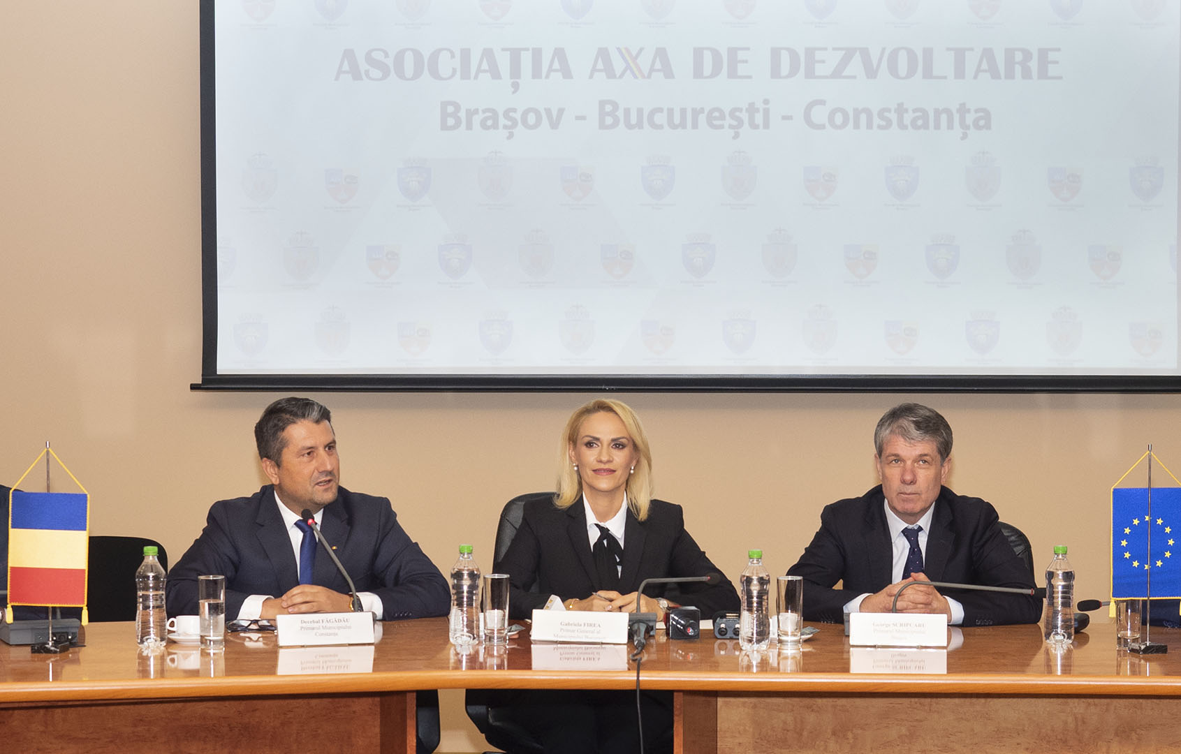Primarii Firea, Făgădău şi Scripcaru au semnat actele constitutive ale Axei de Dezvoltare Braşov-Bucureşti-Constanţa