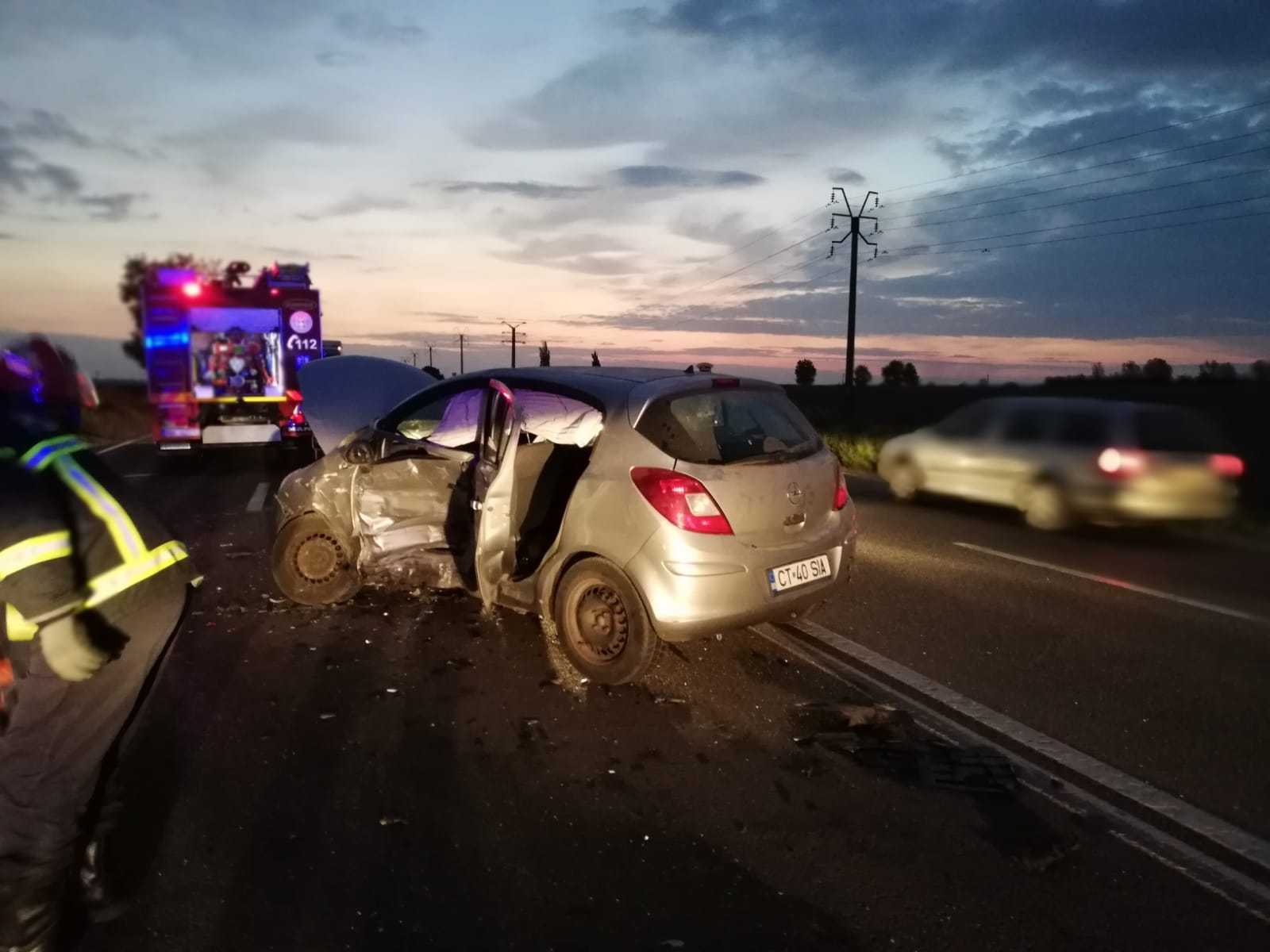 O mașină a luat foc în urma unui accident rutier, la ieșire din Constanța spre Valu lui Traian