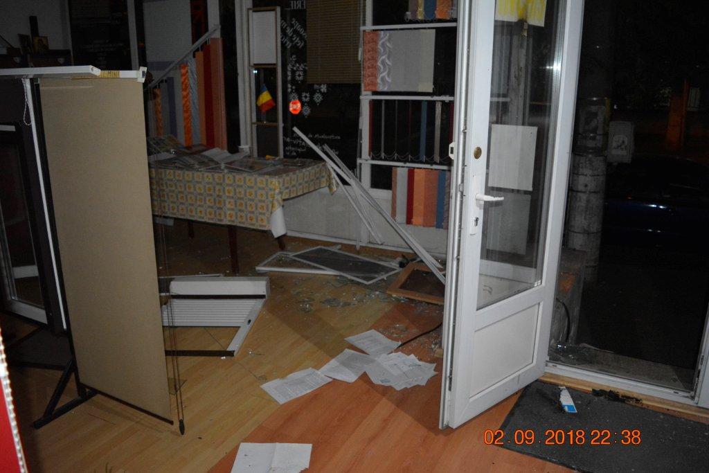 Bărbat recalcitrant, imobilizat cu greu de jandarmii tulceni. Individul a spart geamurile a două imobile și a agresat medicii de la Urgența Spitalului Județean  