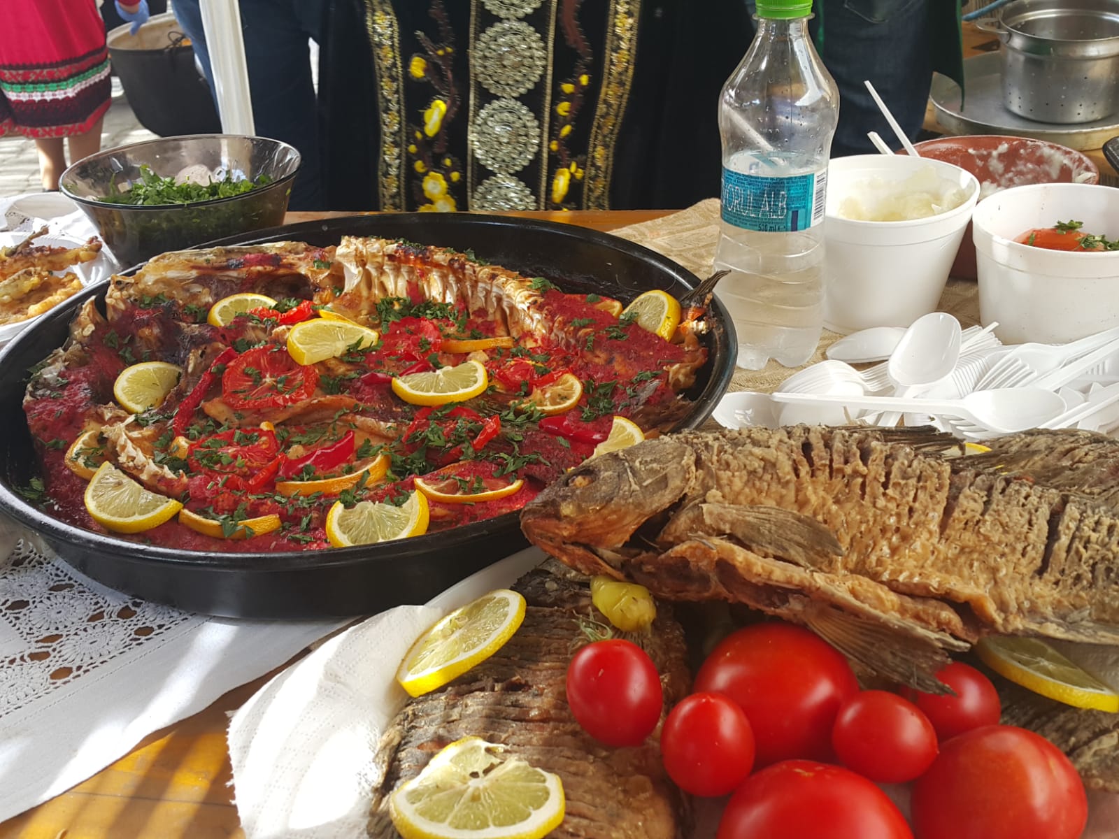 Delicatese din pește și multă voie bună, la Festivalul Borșului de Pește de  la Crișan (galerie foto)