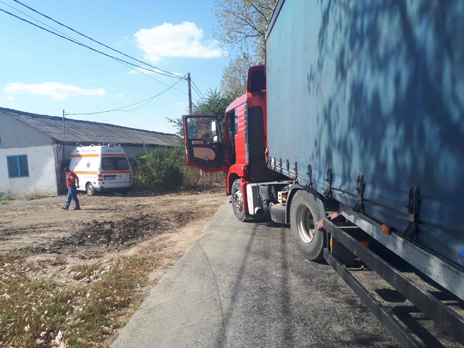 Ambulanță implicată într-un accident de circulație, în apropiere de Cernavodă (foto)