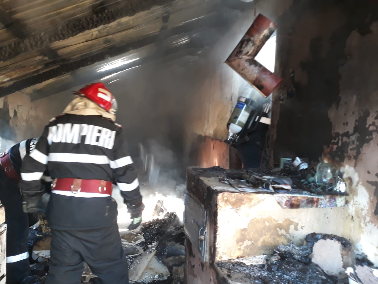 Incendiu devastator într-o gospodărie din Văcăreni, Tulcea