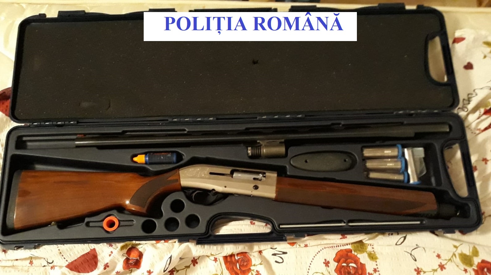 TULCEA: Armă de vânătoare deținută ilegal, descoperită în timpul unor percheziții într-un dosar de contrabandă