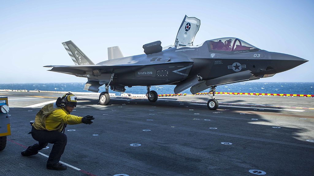 SUA: Avionul invizibil F-35 primeşte botezul focului într-o misiune în Afganistan