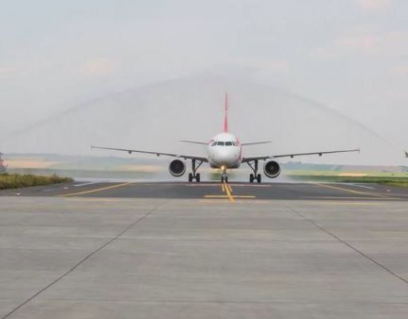 O companie aeriană italiană îşi întrerupe temporar operaţiunile în România