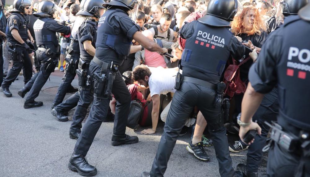 Barcelona: Manifestaţii pro şi contra independenţei Cataloniei