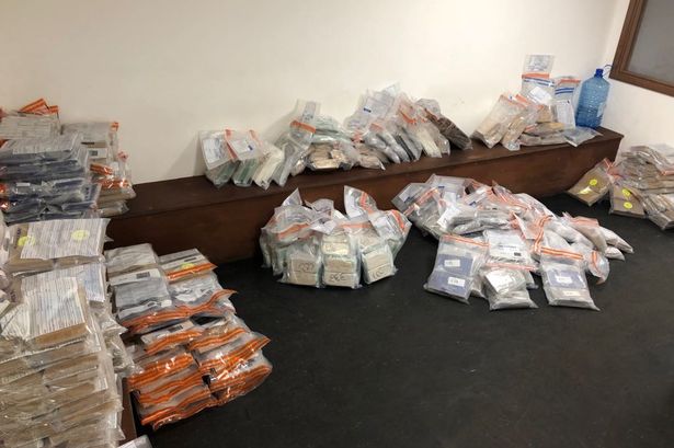 Marea Britanie: Captură importantă de droguri ascunse într-un container ce urma să fie preluat de un şofer român