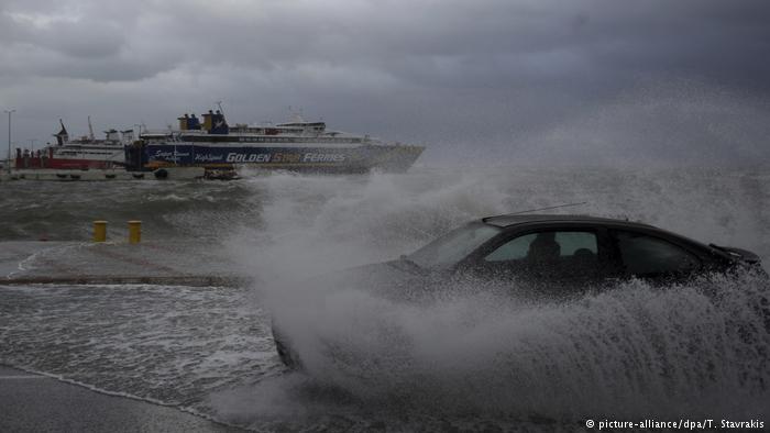 Atenţionare de călătorie: Cod roşu de vreme nefavorabilă şi restricţii de circulaţie în GRECIA