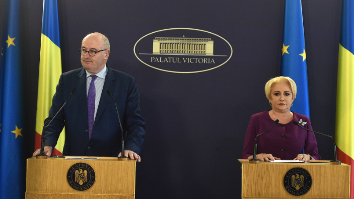 Dăncilă – întâlnire cu Phil Hogan: „Am solicitat sprijinul CE pentru reducerea impactului pestei porcine“