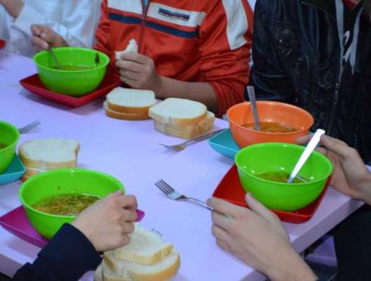 TECHIRGHIOL: Masă caldă pentru copiii proveniţi din familii nevoiaşe