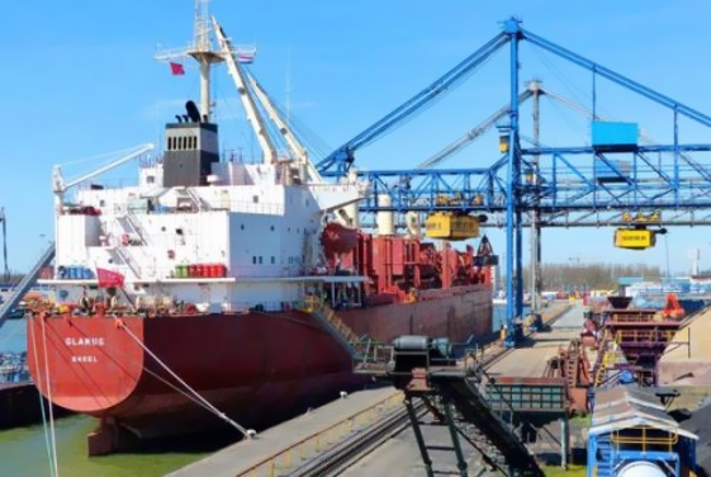 SLN: Navigatorul constănțean şi ceilalţi 11 marinari străini răpiţi de piraţii nigerieni sunt teferi