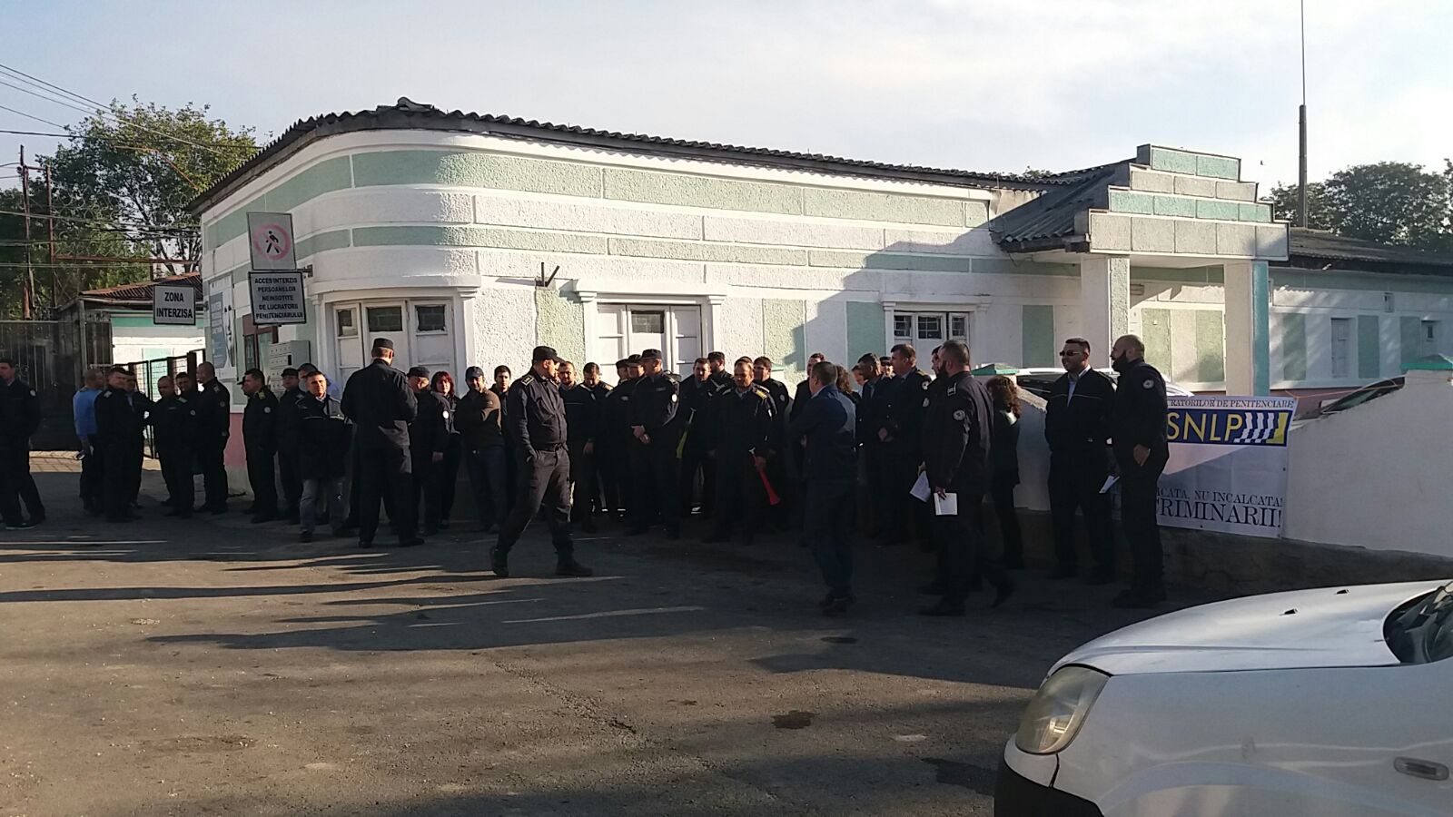 Protest la Penitenciarul Poarta Albă. Angajații continuă să își ceară drepturile