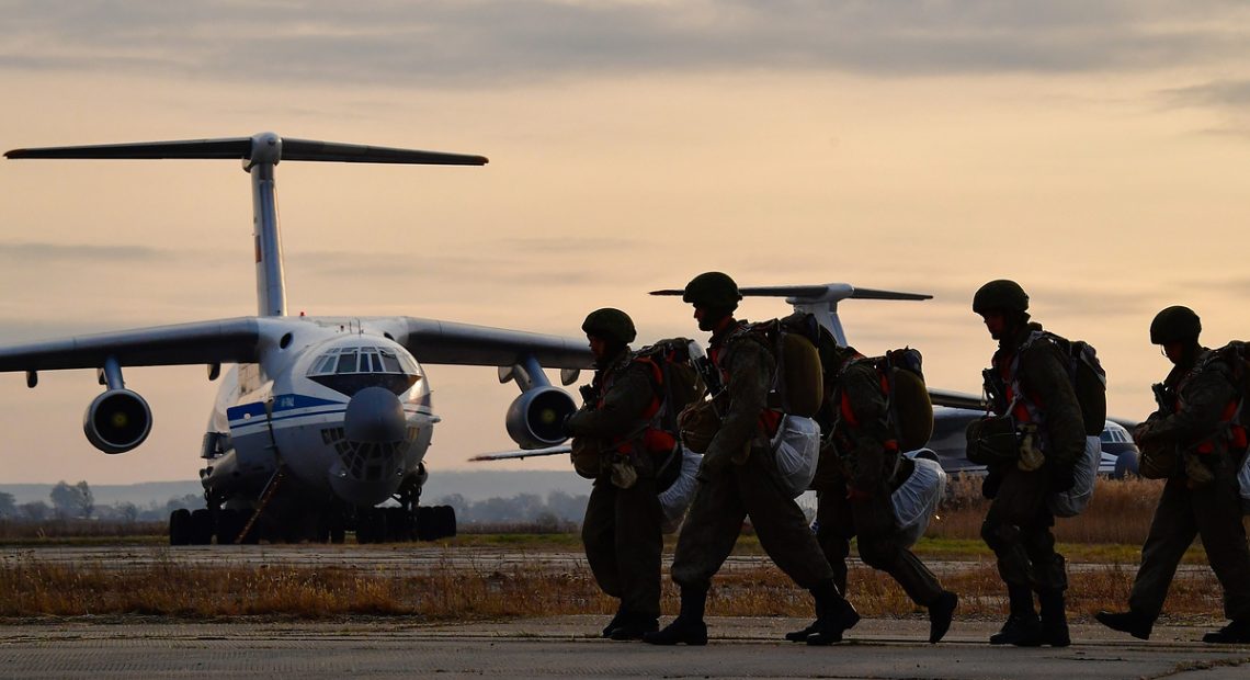 Rusia îşi etalează puterea militară, prin manevre de o amploare inedită