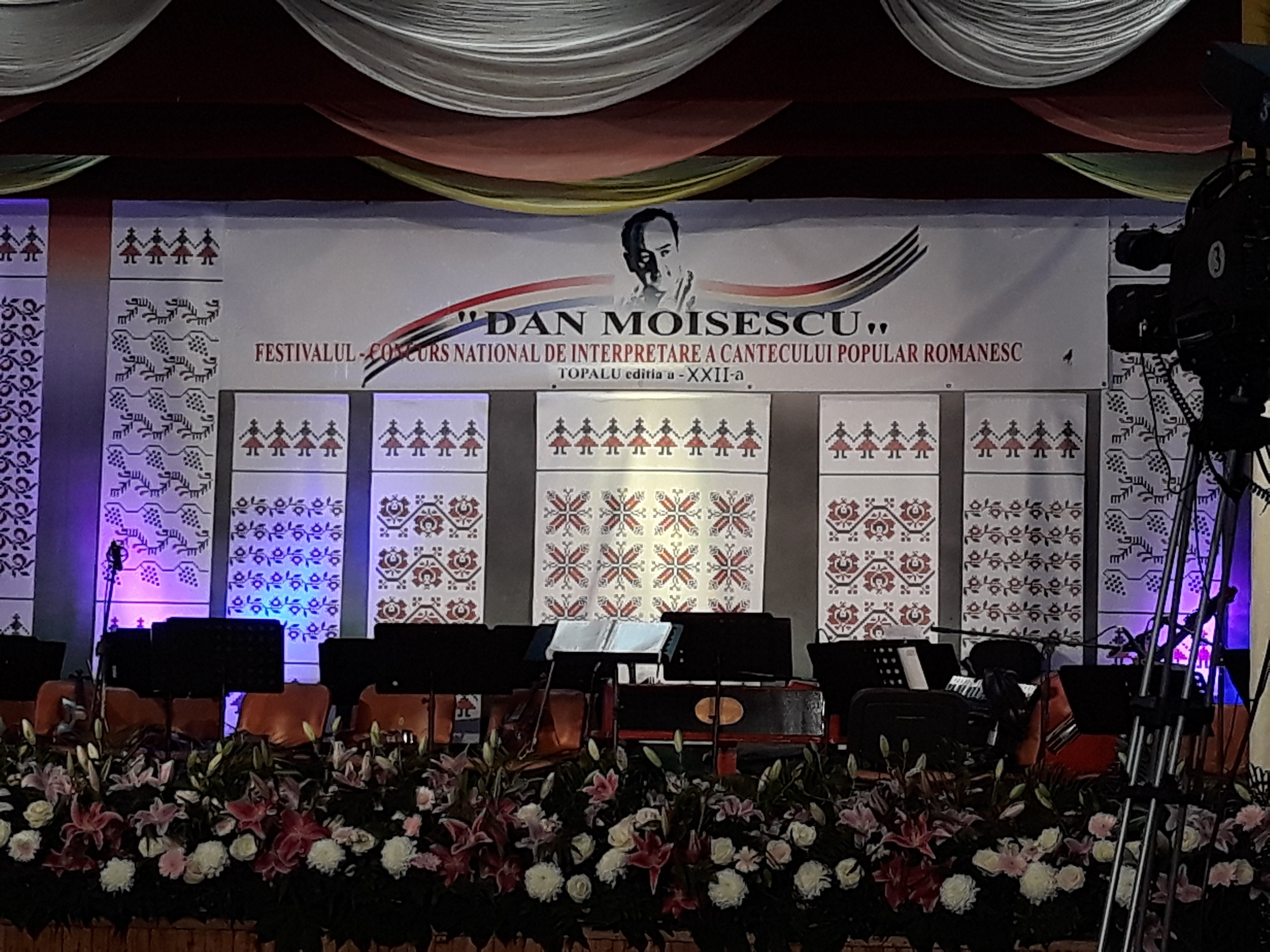 TOPALU: Cea de-a XXIII-a ediție a Festivalului – concurs de interpretare a cântecului popular românesc „Dan Moisescu”, începe mâine, cu faza de preselecții