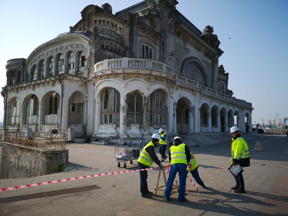 Primăria se ține de cuvânt: Cazinoul din Constanța intră de astăzi în conservare (galerie foto + video)