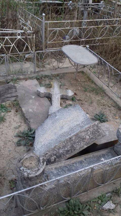 Zeci de morminte vandalizate în Cimitirul Lipovenesc de la Tulcea