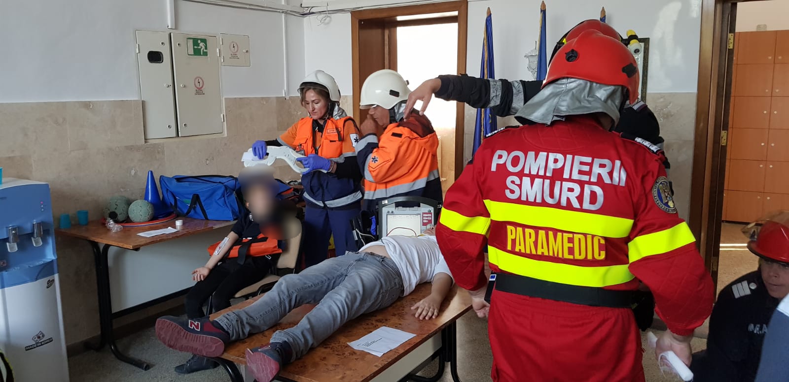 VIDEO/CERNAVODĂ | Simularea unui dezastru sub acoperișul școlii. 12 copii salvați de pompieri