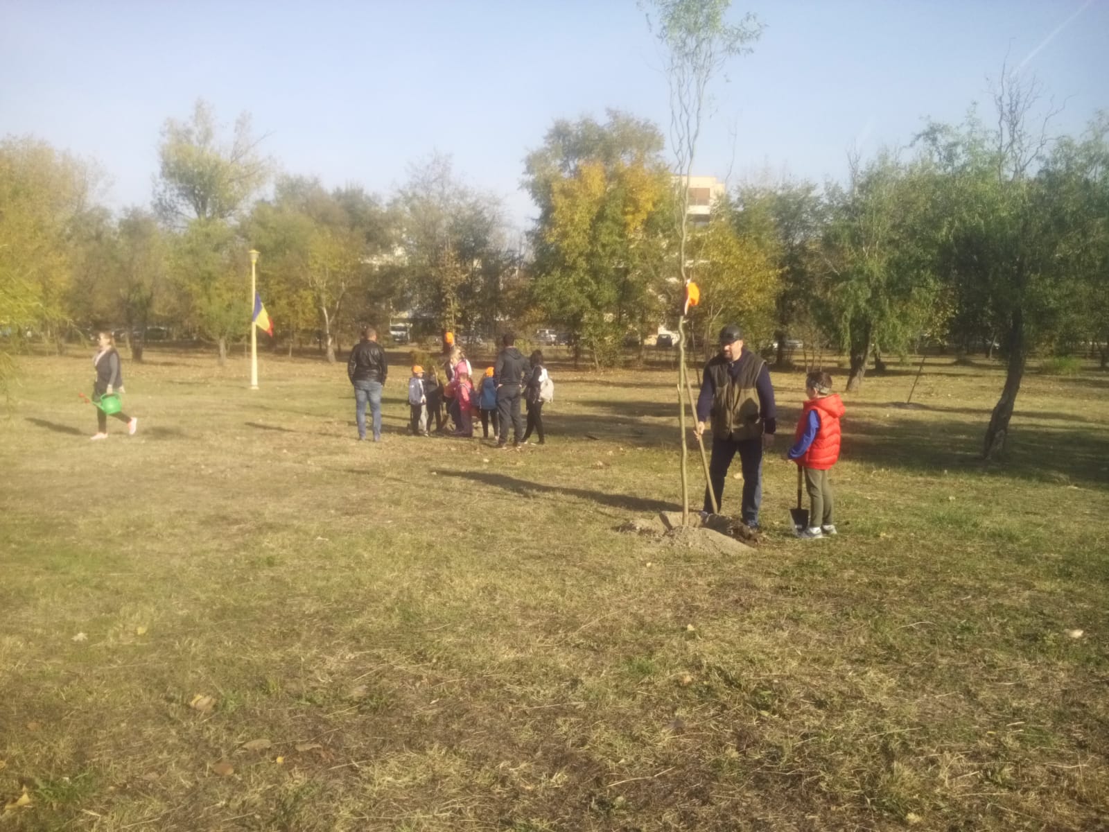 100 de copaci pentru 100 de ani de România. Acțiune de plantare de arbori în Parcul Tăbăcărie din Constanța (foto)