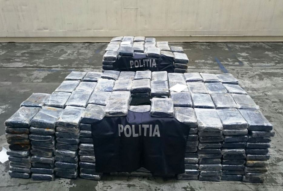 11 kilograme de cocaină şi ecstasy confiscate de poliţiştii români