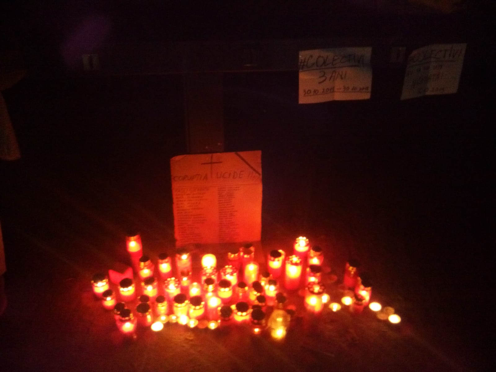 FOTO/CONSTANȚA: Lumânări aprinse în memoria victimelor de la #COLECTIV