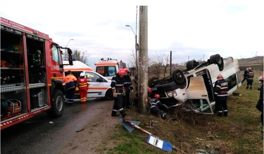 Microbuz cu numere de TULCEA implicat într-un grav accident rutier