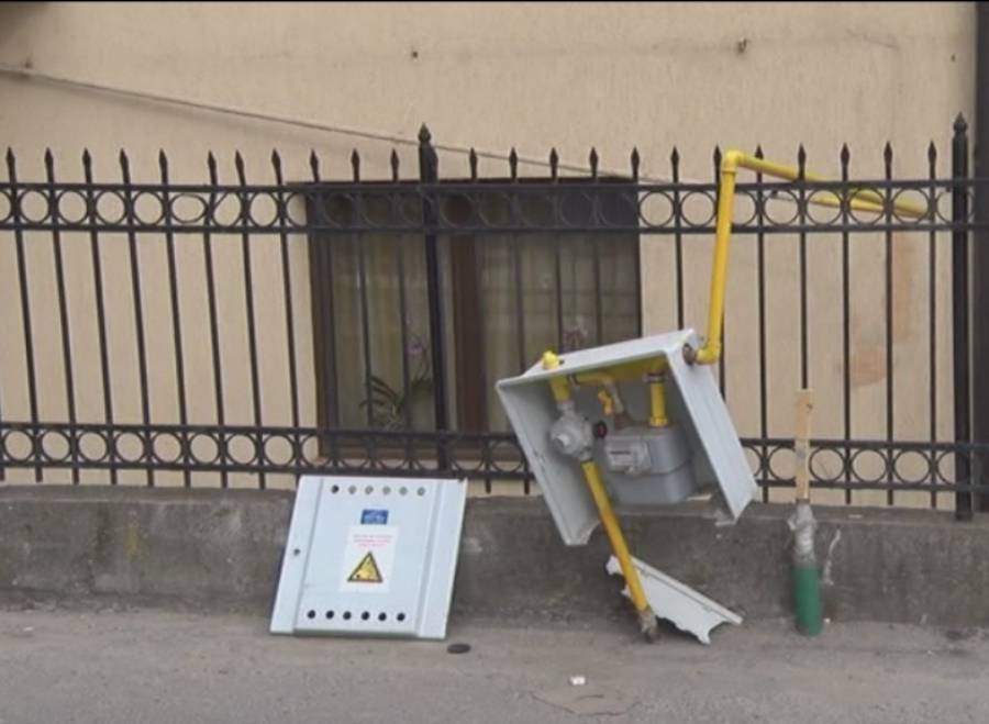 Accident la Constanța. O mașină a fisurat o țeavă de gaze în centrul orașului