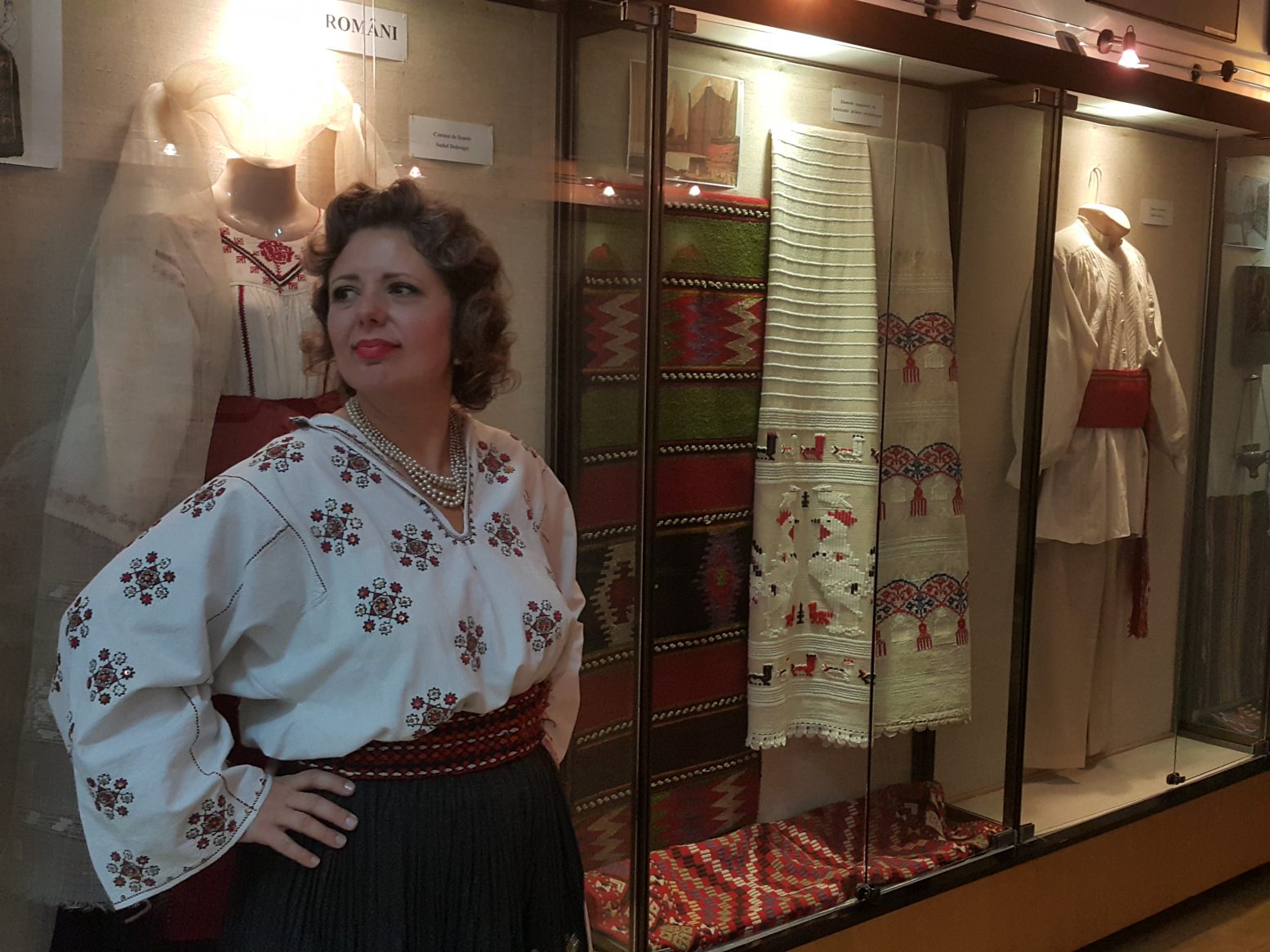 Tradiții păstrate – Avocata din Constanța care colecționează costume populare vechi
