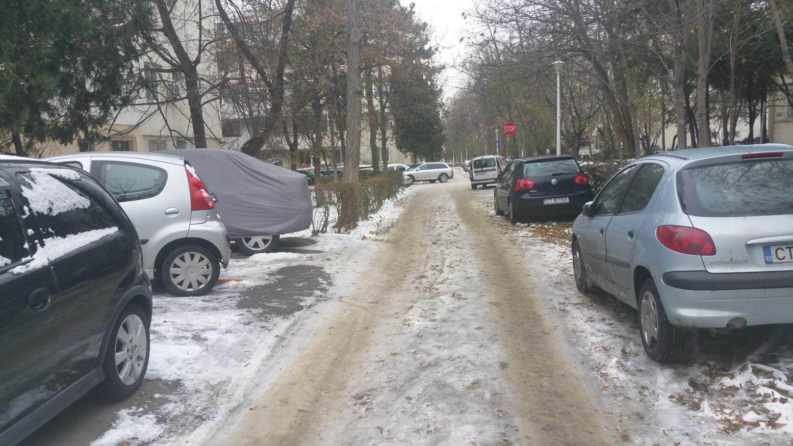 CONSTANȚA: Arterele principale ”la negru”, străzile secundare – patinoar