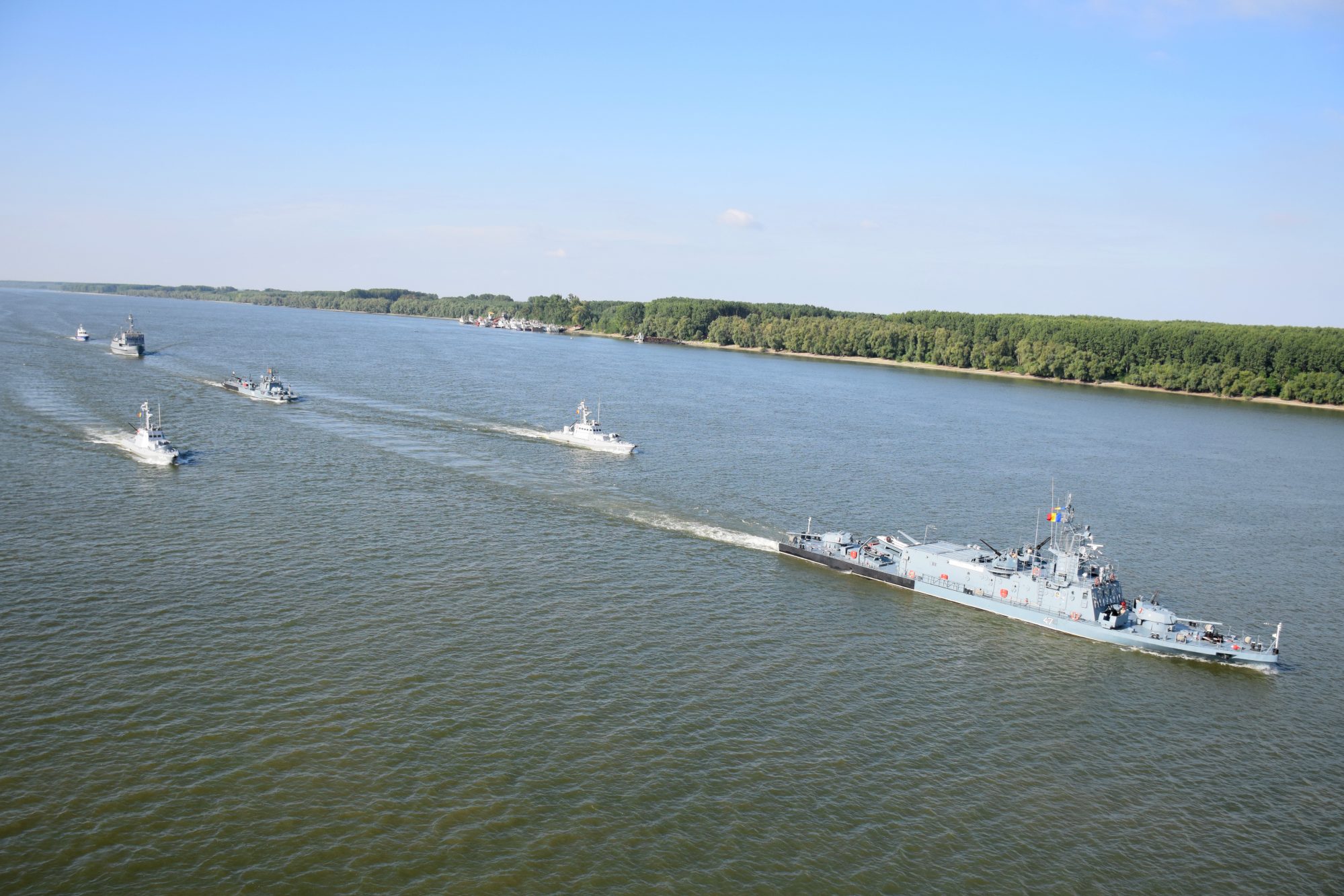 FOTO/VIDEO | Peste 300 de marinari militari cu 9 nave fluviale desfășoară activități de instrucție pe Dunăre