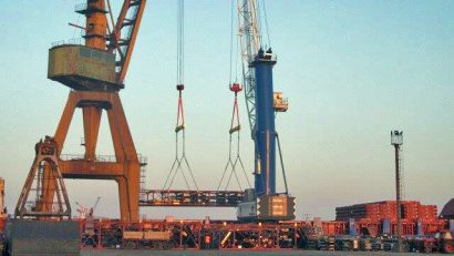ANR: Macara plutitoare avariată de o navă în Portul Constanța