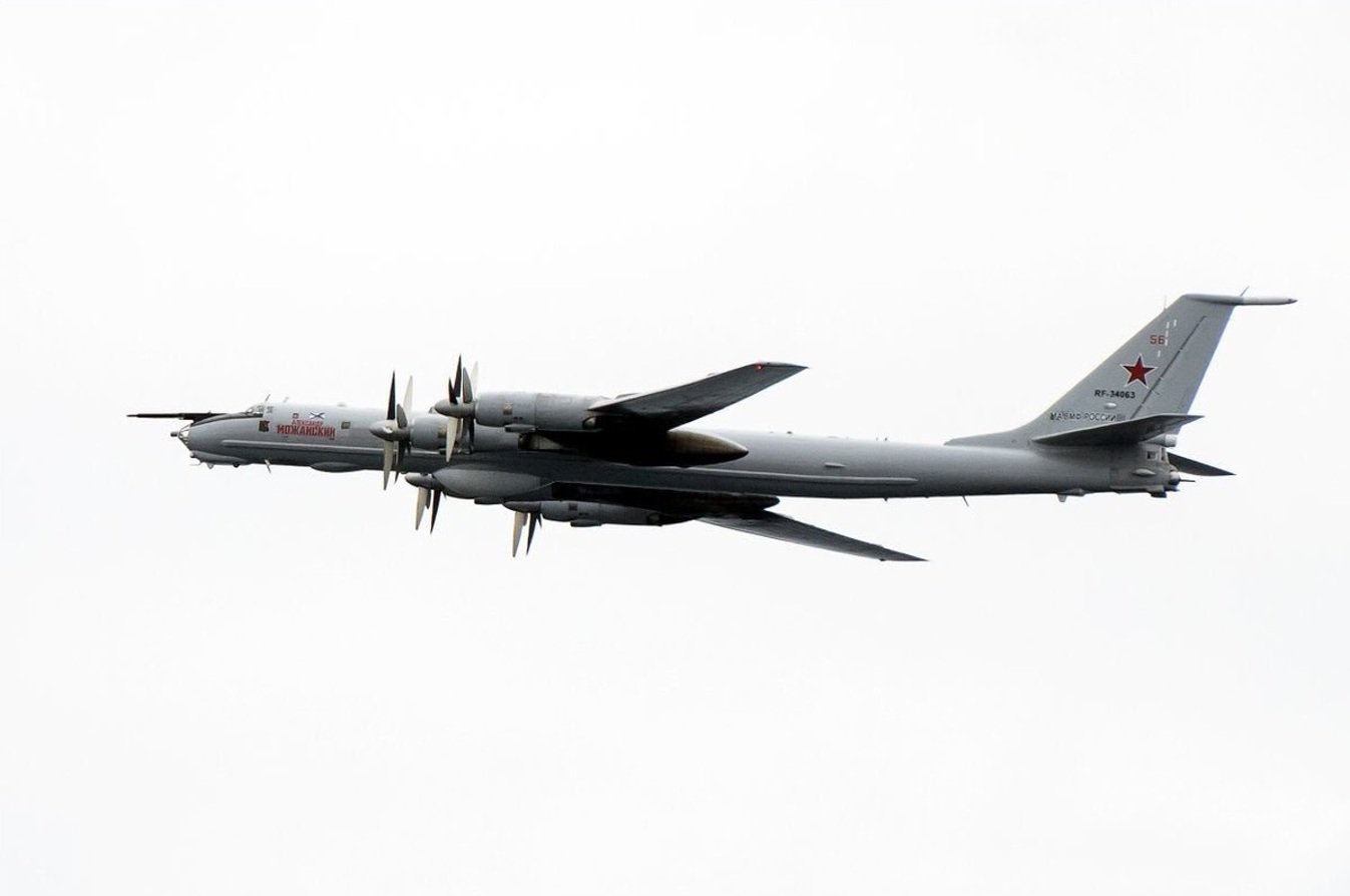 Rusia s-a autoinvitat la exerciţiul NATO din Norvegia: Un Tu-142 a survolat nava amiral a marinei americane