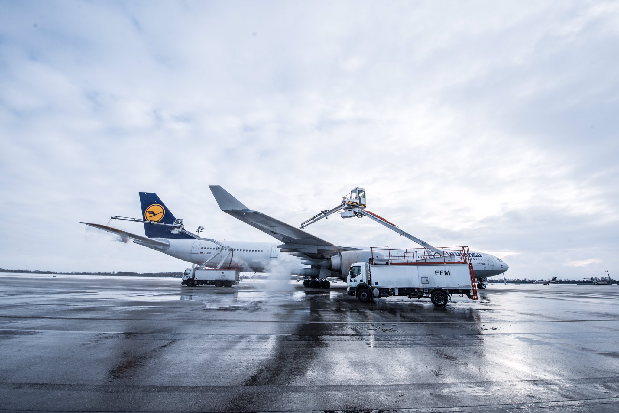 Cursele aeriene pot înregistra întârzieri de până la 30 de minute la decolare
