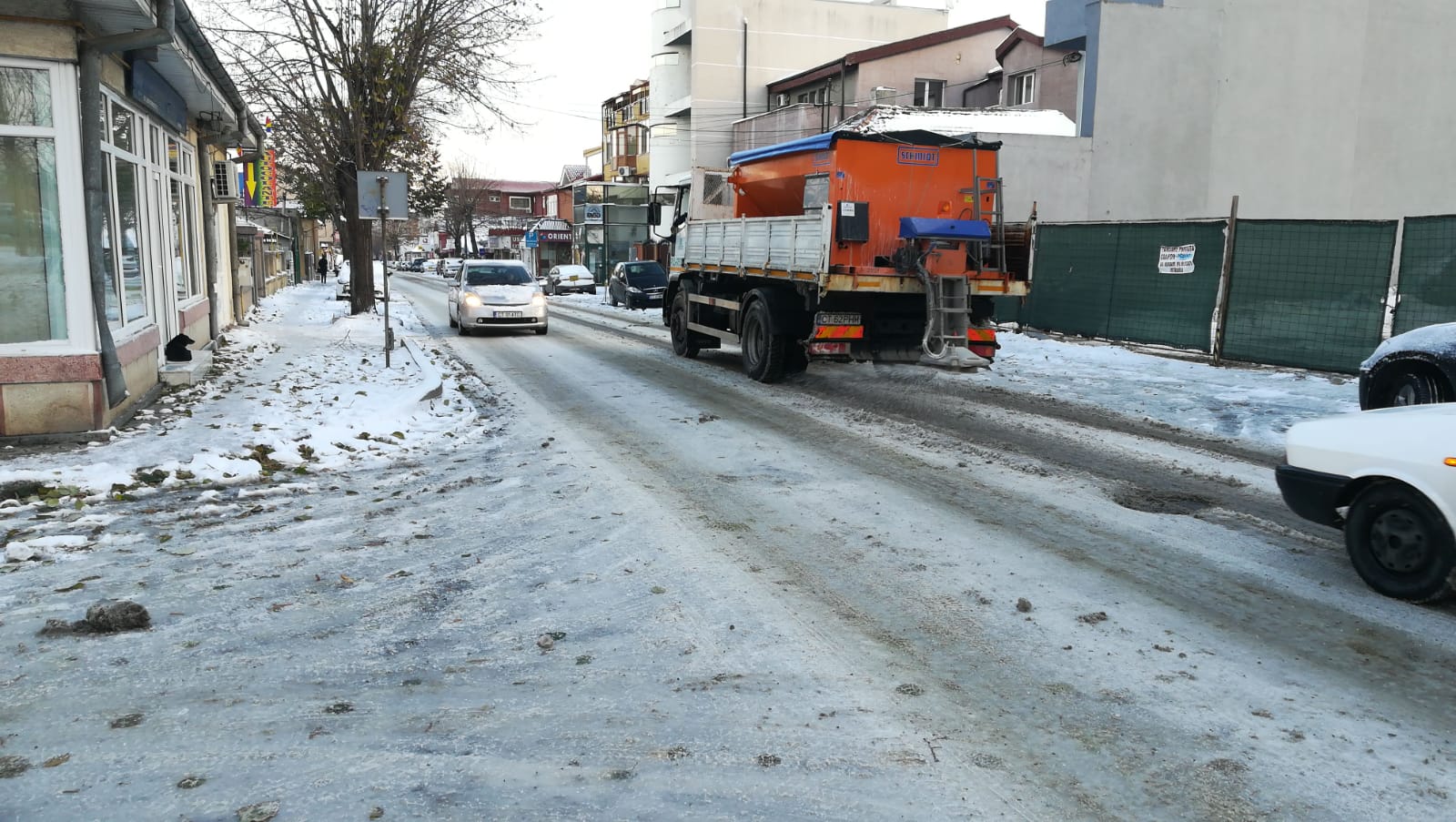 Trafic îngreunat în municipiul Constanța, din cauza zăpezii. Primăria dă asigurări că situația revine la normal FOTO